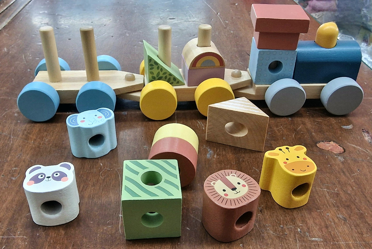 TRENINO DEGLI ANIMALI IMPILABILE IN LEGNO TOOKY TOY