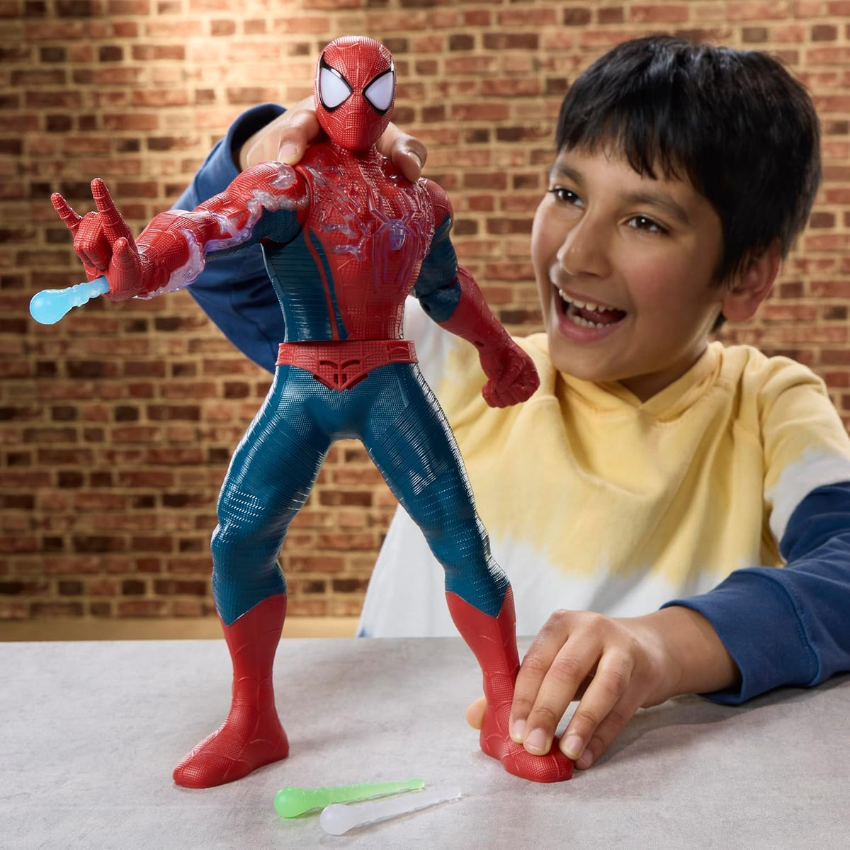 SPIDER MAN POWER CHARGE BRAND NEW DAY HASBRO